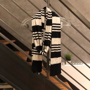 Gap black and white strip print scarf